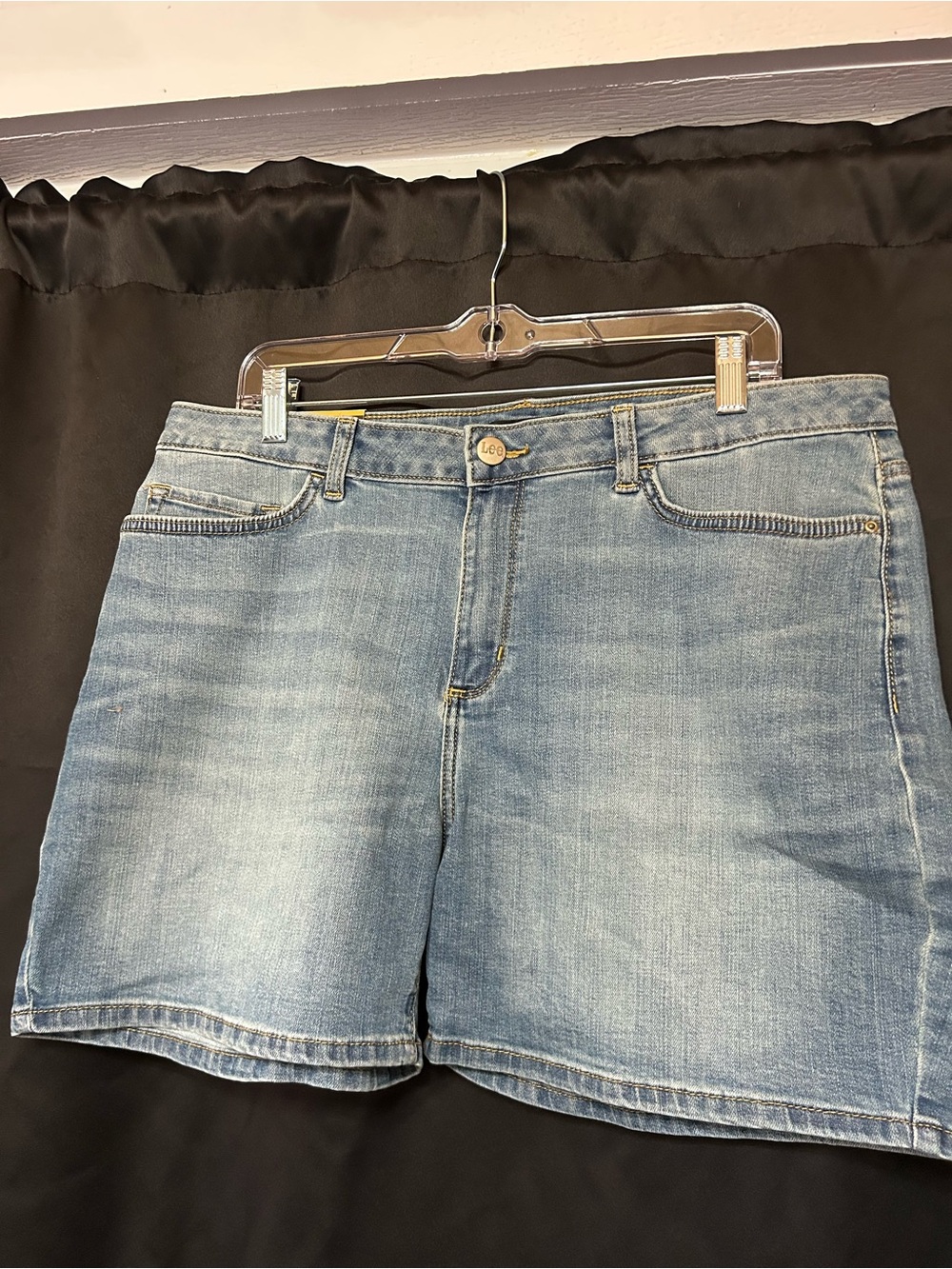 2 pairs of women’s jeans Lee and Hydraulic Light Blue Denim Jean Shorts -